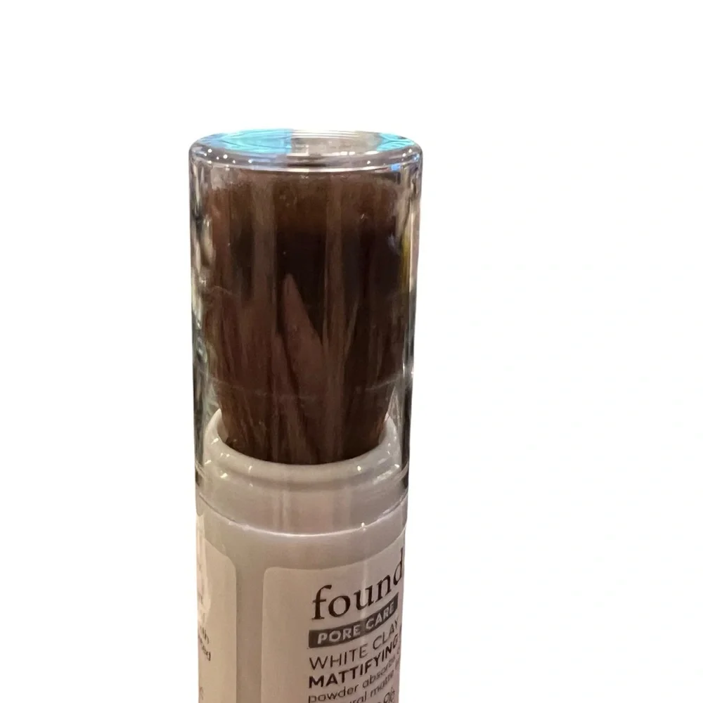 FOUND Pore Care White Clay Mattifying Powder Brush On Translucent Coverage NEW‎